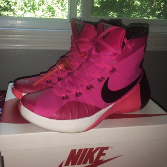 Mens10 NIKE breast cancer awareness shoes (pink) - Picture 1 of 4